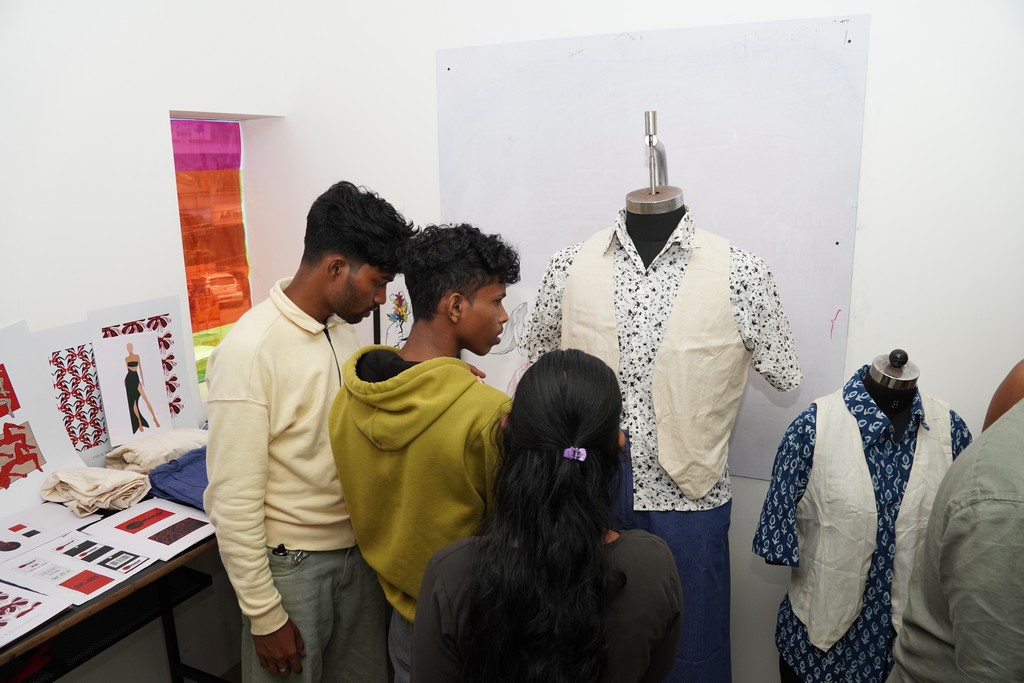 Open House Jury for Interiors & Fashion Design Aspirants Academy of Design and Management ()